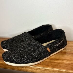Women's 8.5 TOMS Night Owl gray felt Sherpa lined warm slip on shoes